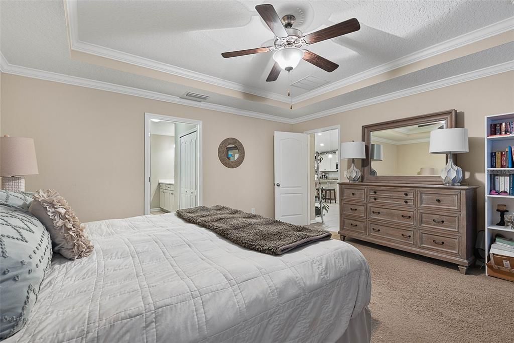 For Sale: $375,000 (4 beds, 3 baths, 2041 Square Feet)