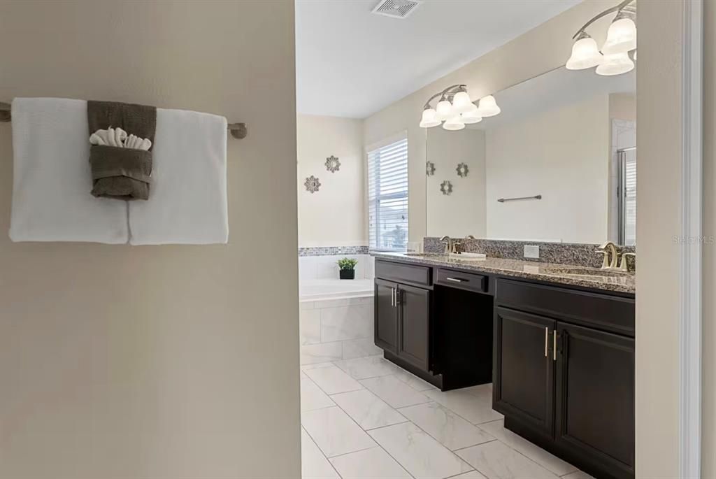 En Venta: $729,000 (6 camas, 5 baños, 3291 Pies cuadrados)