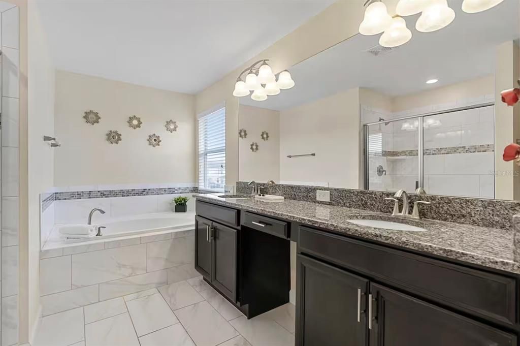 En Venta: $729,000 (6 camas, 5 baños, 3291 Pies cuadrados)