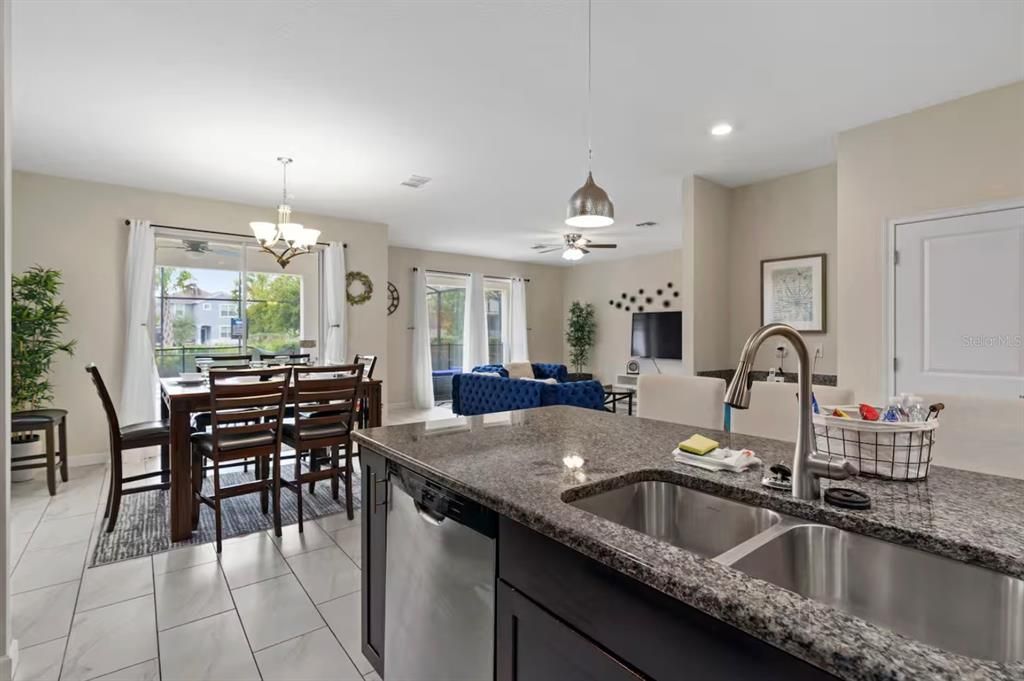 En Venta: $729,000 (6 camas, 5 baños, 3291 Pies cuadrados)