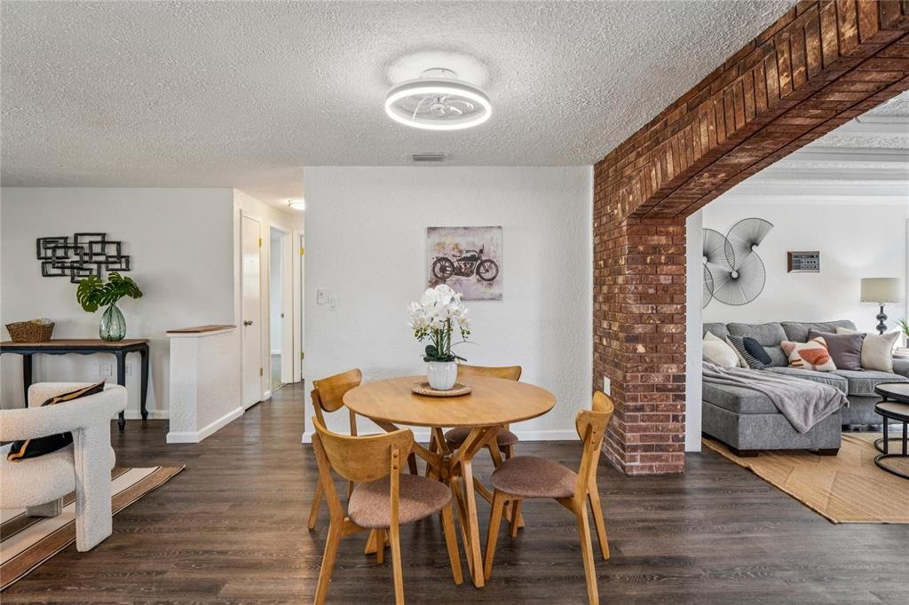 For Sale: $275,000 (3 beds, 2 baths, 1731 Square Feet)