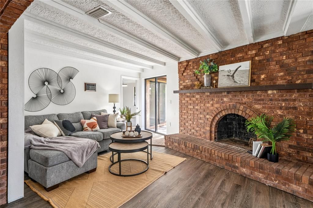 For Sale: $275,000 (3 beds, 2 baths, 1731 Square Feet)