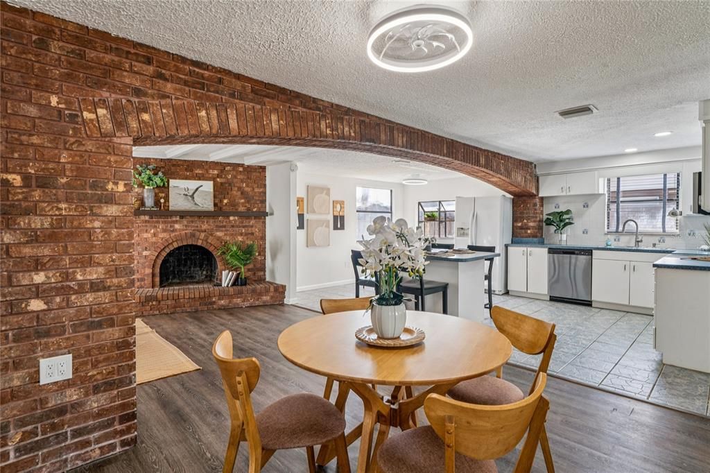 For Sale: $275,000 (3 beds, 2 baths, 1731 Square Feet)