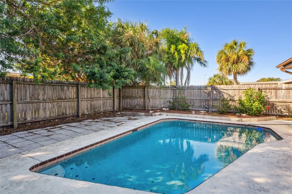 For Sale: $275,000 (3 beds, 2 baths, 1731 Square Feet)