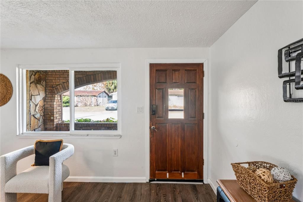 For Sale: $275,000 (3 beds, 2 baths, 1731 Square Feet)