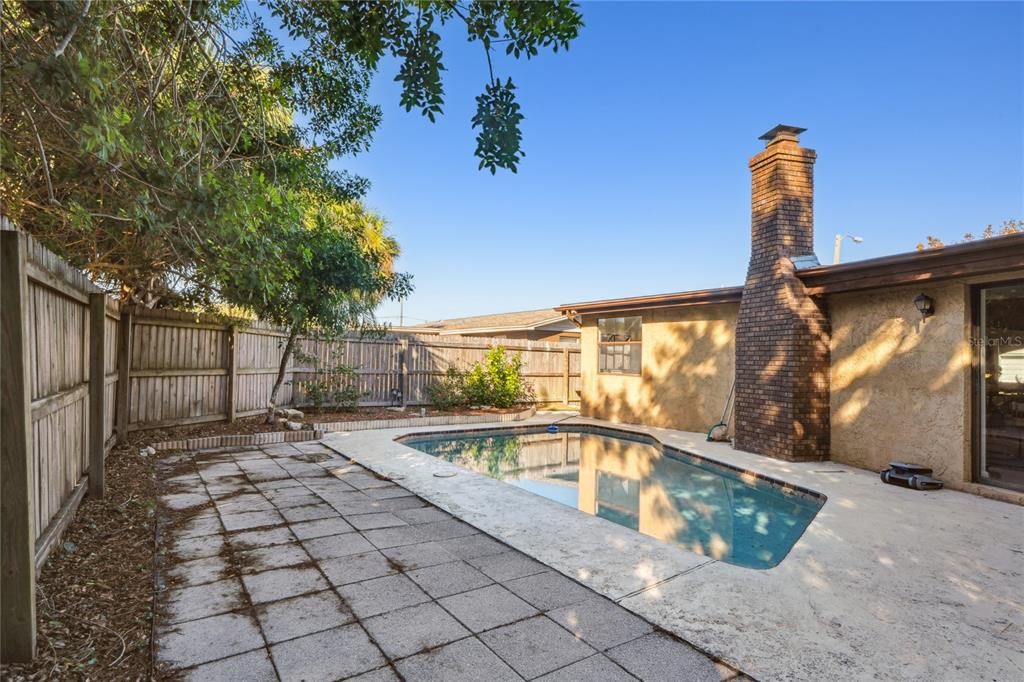 For Sale: $275,000 (3 beds, 2 baths, 1731 Square Feet)