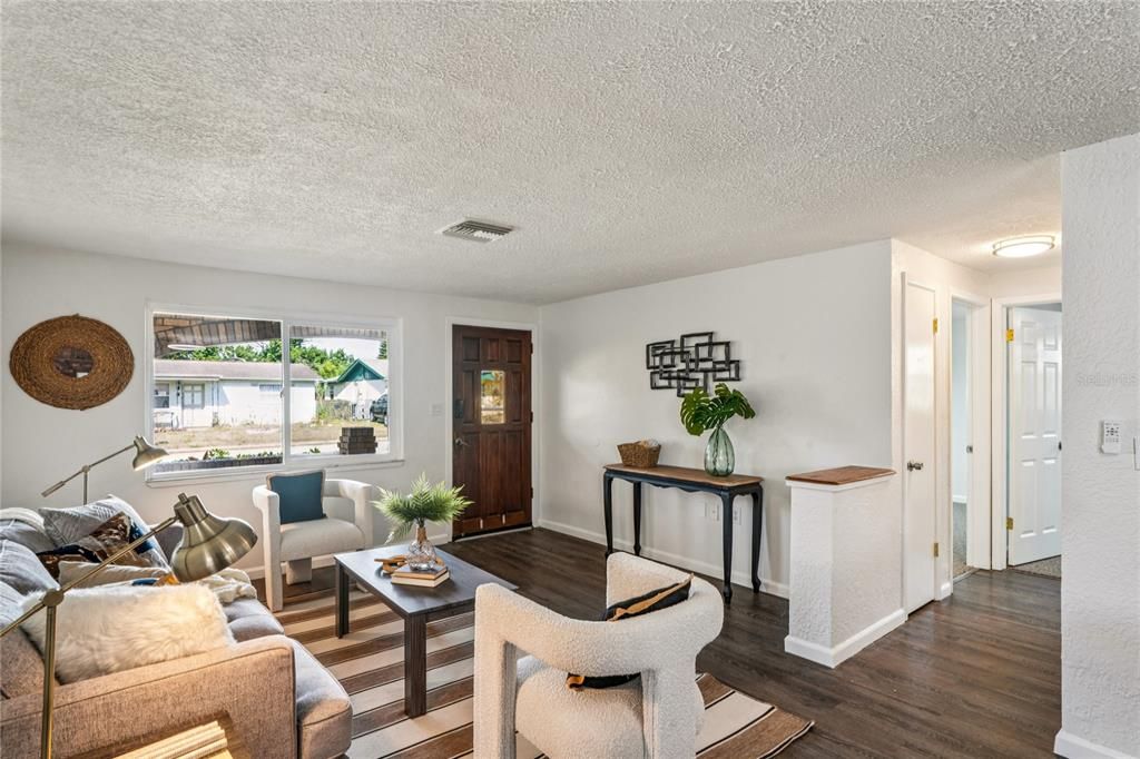 For Sale: $275,000 (3 beds, 2 baths, 1731 Square Feet)