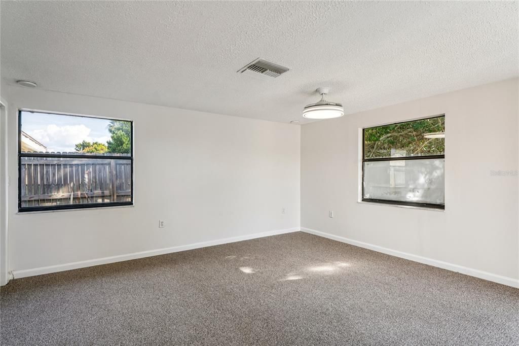 For Sale: $275,000 (3 beds, 2 baths, 1731 Square Feet)