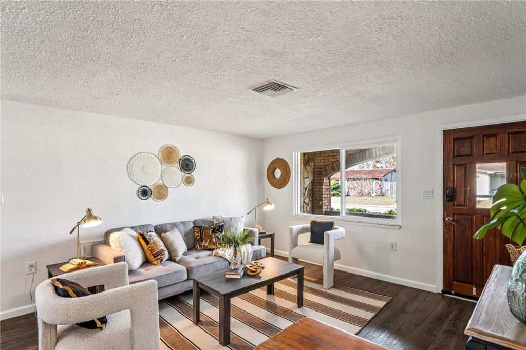 For Sale: $275,000 (3 beds, 2 baths, 1731 Square Feet)