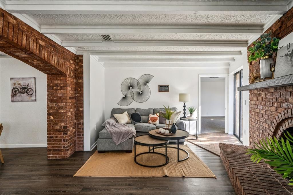 For Sale: $275,000 (3 beds, 2 baths, 1731 Square Feet)