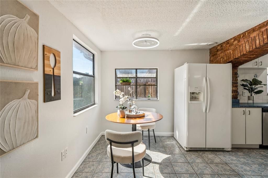 For Sale: $275,000 (3 beds, 2 baths, 1731 Square Feet)