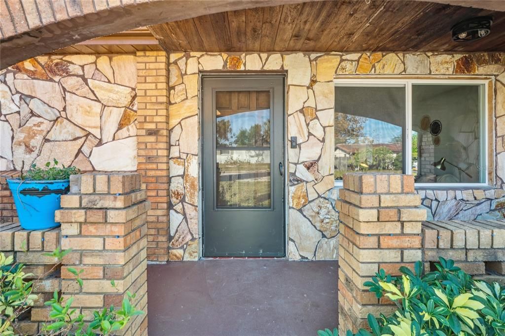 For Sale: $275,000 (3 beds, 2 baths, 1731 Square Feet)