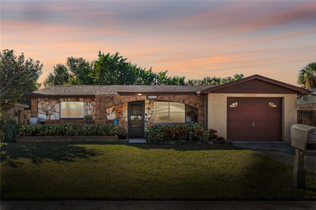 For Sale: $275,000 (3 beds, 2 baths, 1731 Square Feet)