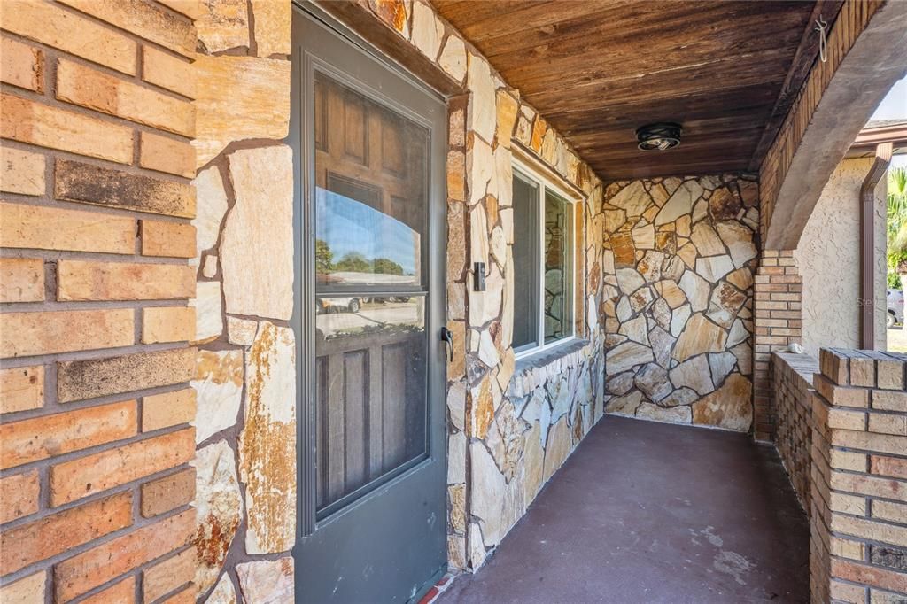 For Sale: $275,000 (3 beds, 2 baths, 1731 Square Feet)