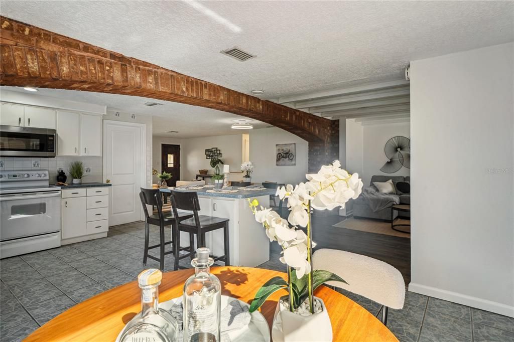 For Sale: $275,000 (3 beds, 2 baths, 1731 Square Feet)