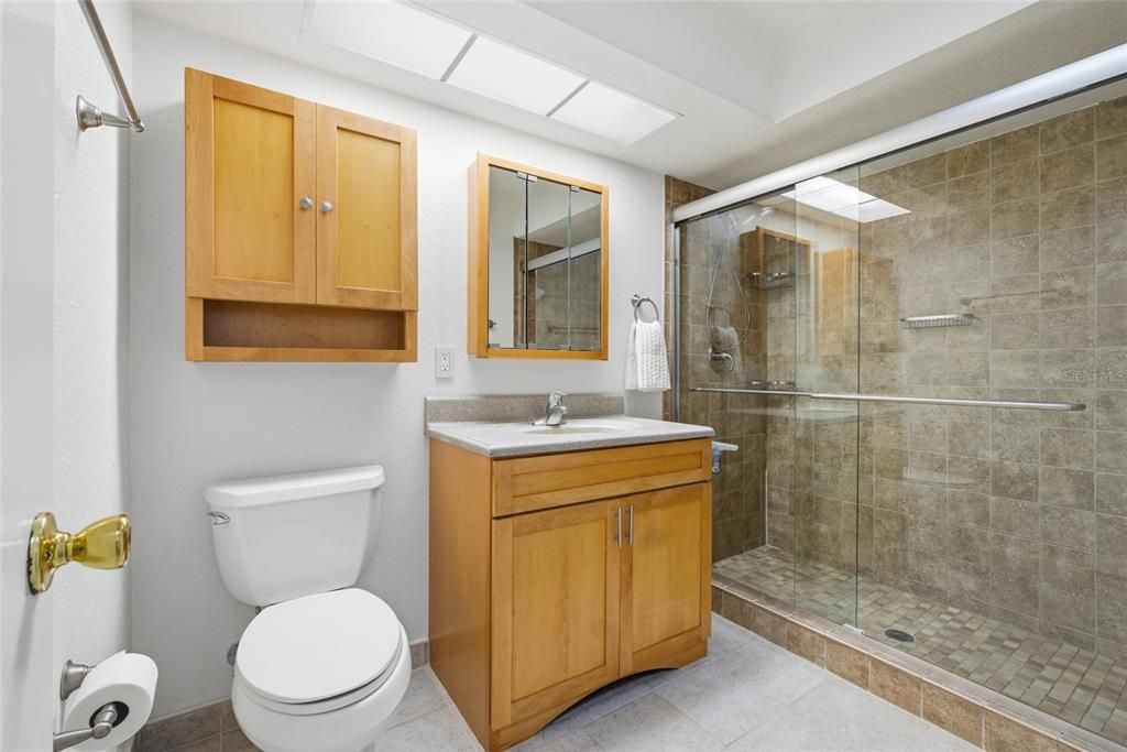 На продажу: $599,000 (2 спален, 2 ванн, 1637 Квадратных фут)