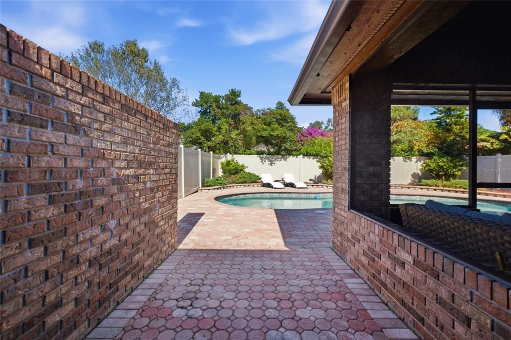 На продажу: $599,000 (2 спален, 2 ванн, 1637 Квадратных фут)