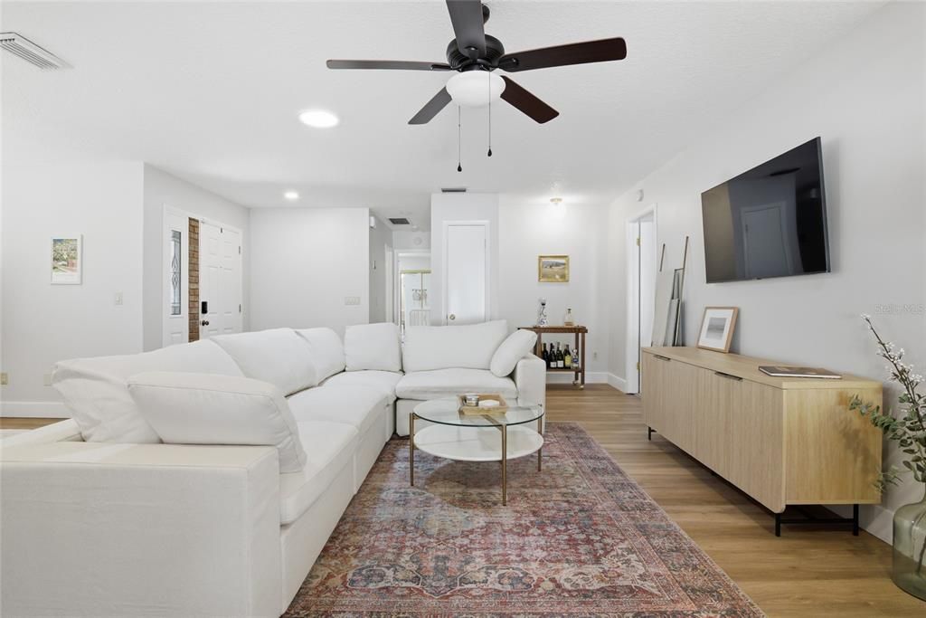 На продажу: $599,000 (2 спален, 2 ванн, 1637 Квадратных фут)