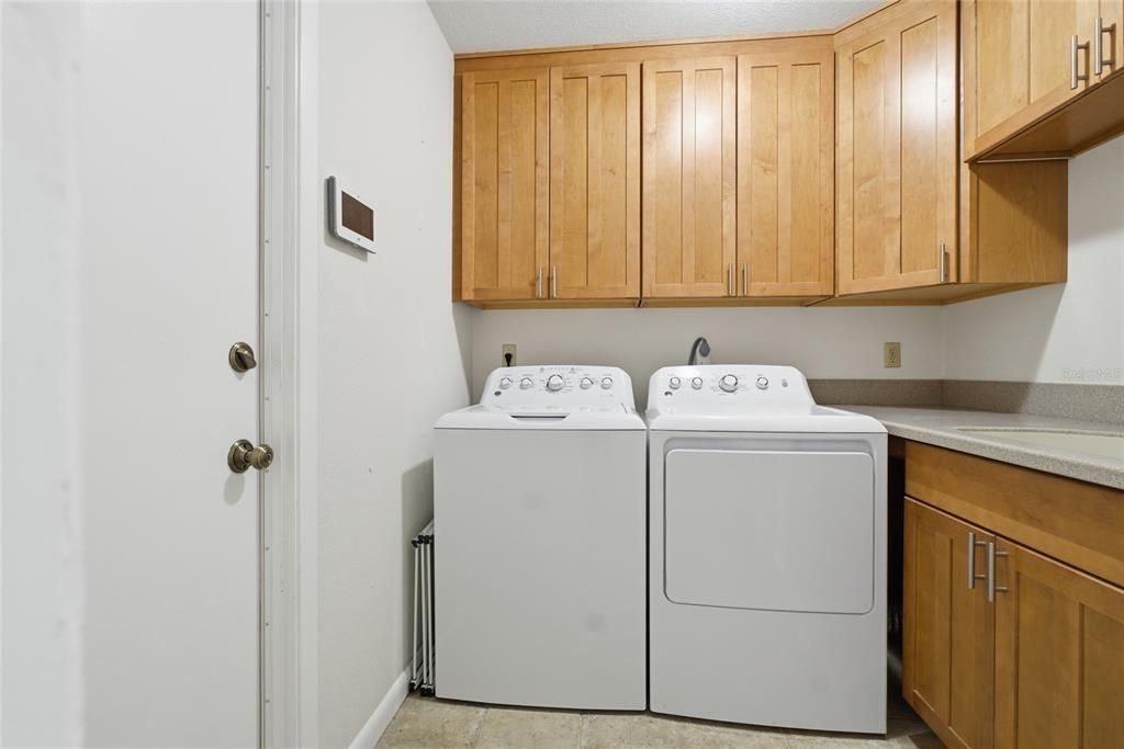 На продажу: $599,000 (2 спален, 2 ванн, 1637 Квадратных фут)