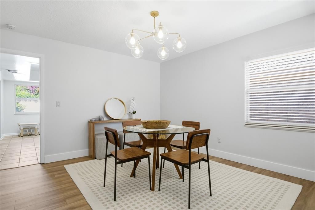 На продажу: $599,000 (2 спален, 2 ванн, 1637 Квадратных фут)