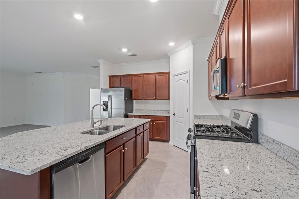 For Sale: $525,000 (2 beds, 2 baths, 1908 Square Feet)