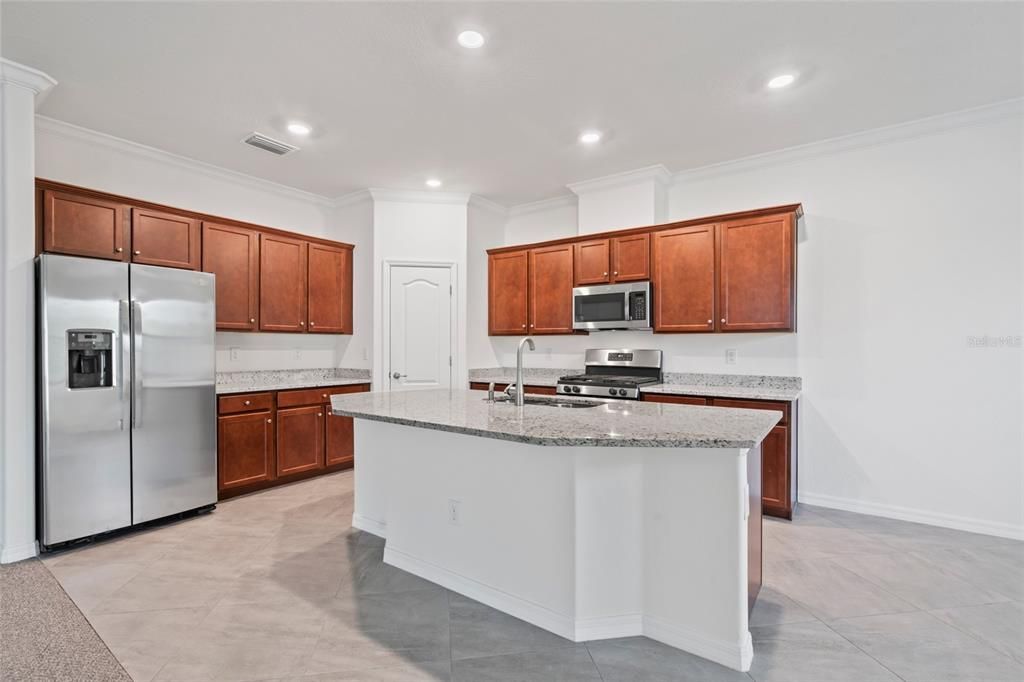 For Sale: $525,000 (2 beds, 2 baths, 1908 Square Feet)