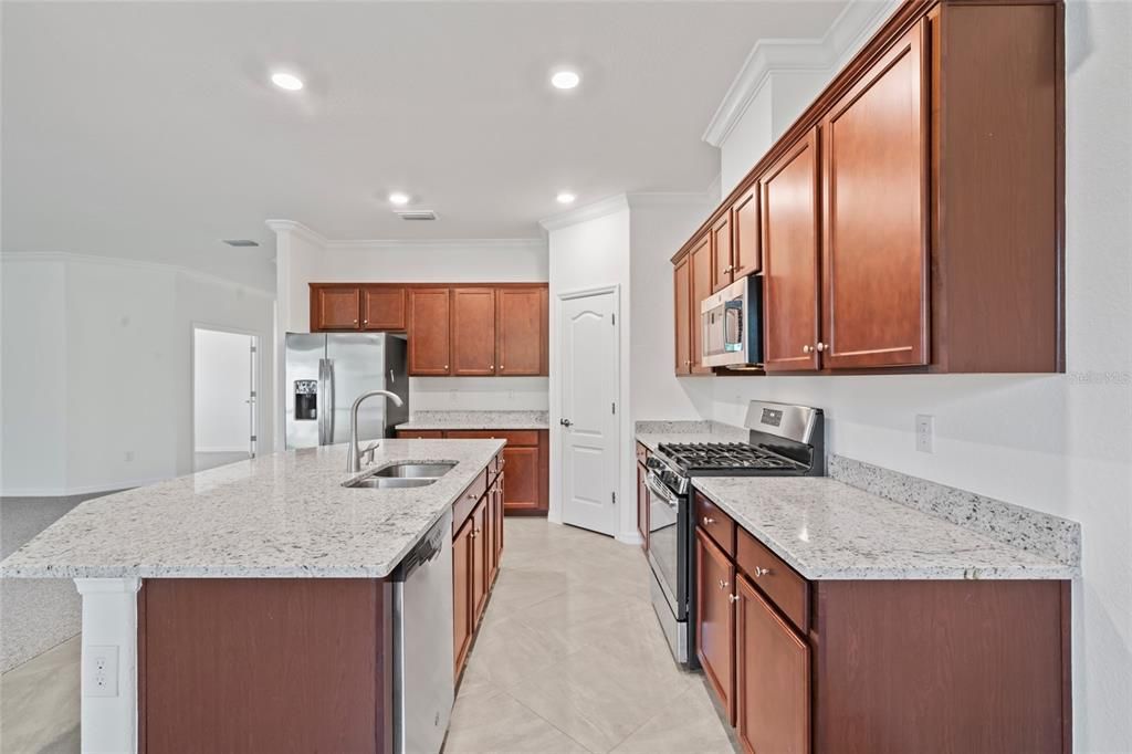 For Sale: $525,000 (2 beds, 2 baths, 1908 Square Feet)