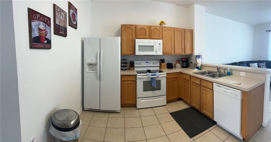 En Renta: $2,350 (3 camas, 3 baños, 1440 Pies cuadrados)