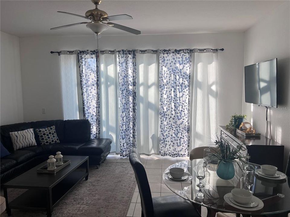 En Renta: $2,350 (3 camas, 3 baños, 1440 Pies cuadrados)