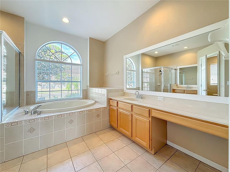 For Sale: $799,000 (4 beds, 3 baths, 2543 Square Feet)