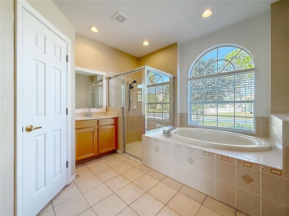 For Sale: $799,000 (4 beds, 3 baths, 2543 Square Feet)