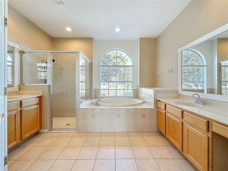 For Sale: $799,000 (4 beds, 3 baths, 2543 Square Feet)