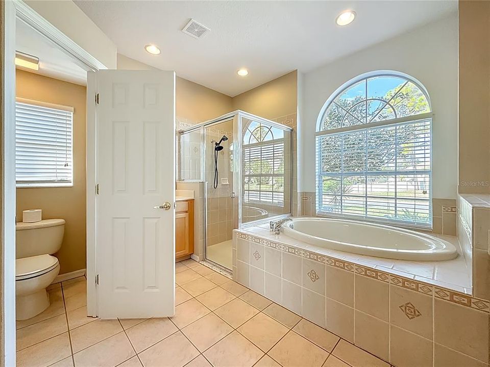 For Sale: $799,000 (4 beds, 3 baths, 2543 Square Feet)