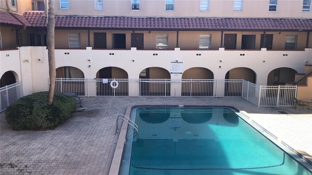 For Rent: $1,390 (4 beds, 1 baths, 972 Square Feet)