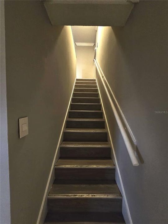 For Rent: $1,390 (4 beds, 1 baths, 972 Square Feet)