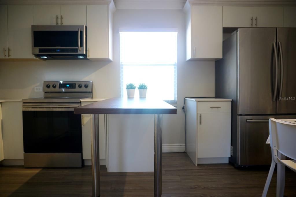 For Rent: $1,390 (4 beds, 1 baths, 972 Square Feet)