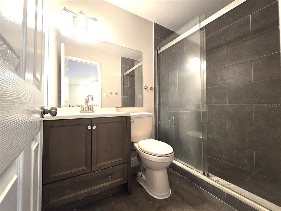 For Rent: $1,390 (4 beds, 1 baths, 972 Square Feet)