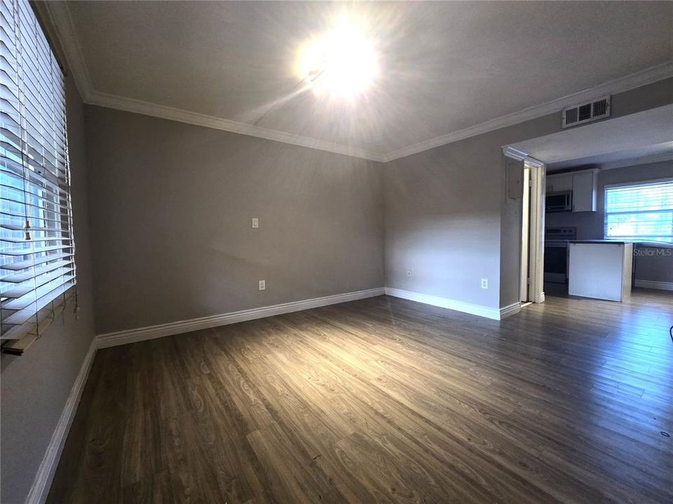 For Rent: $1,390 (4 beds, 1 baths, 972 Square Feet)