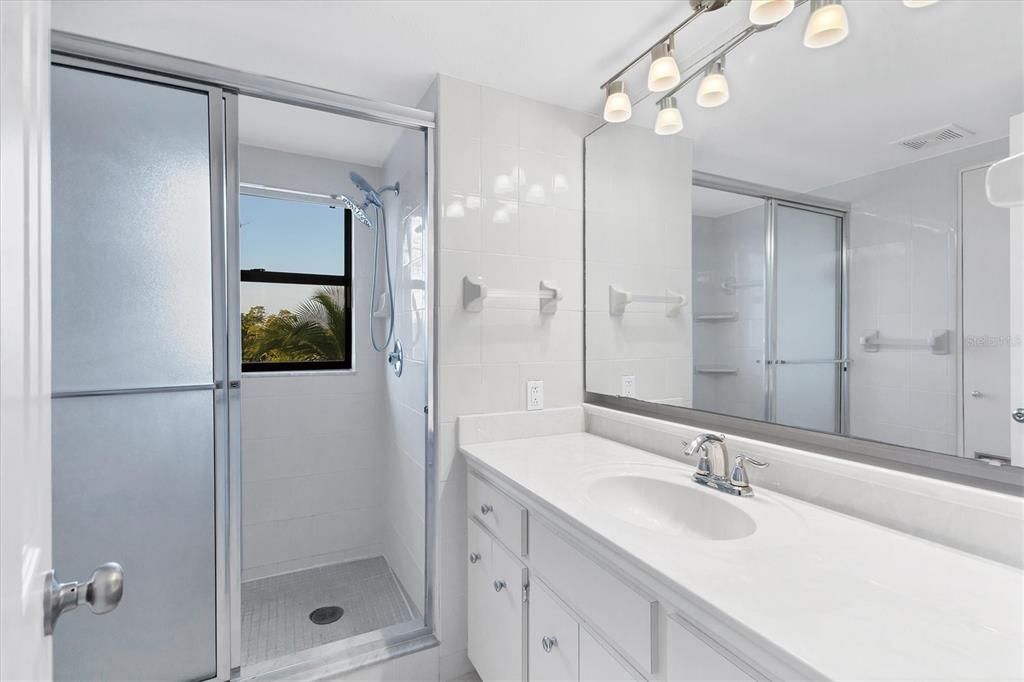 En Venta: $1,799,000 (3 camas, 3 baños, 2171 Pies cuadrados)