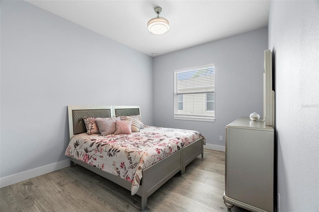 待售: $449,999 (3 贝兹, 3 浴室, 2040 平方英尺)