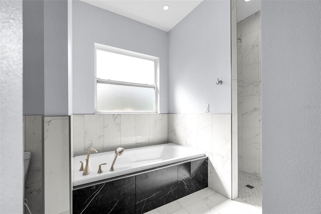 待售: $449,999 (3 贝兹, 3 浴室, 2040 平方英尺)