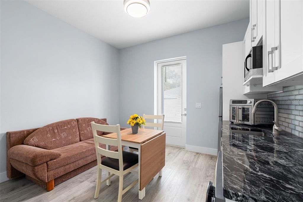 待售: $449,999 (3 贝兹, 3 浴室, 2040 平方英尺)