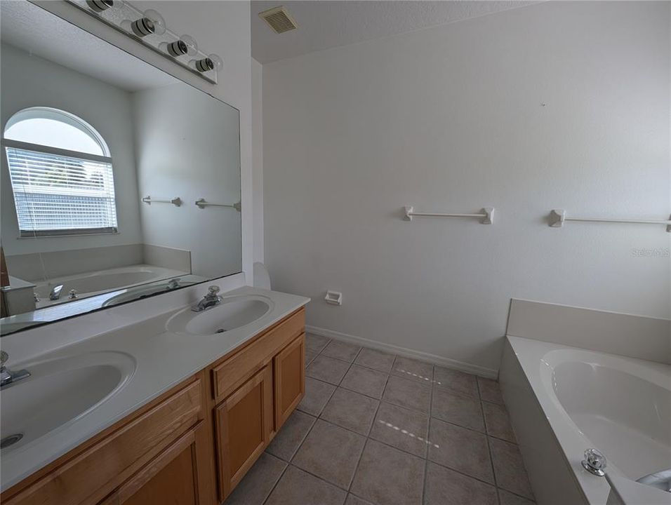 For Rent: $2,500 (3 beds, 2 baths, 1578 Square Feet)