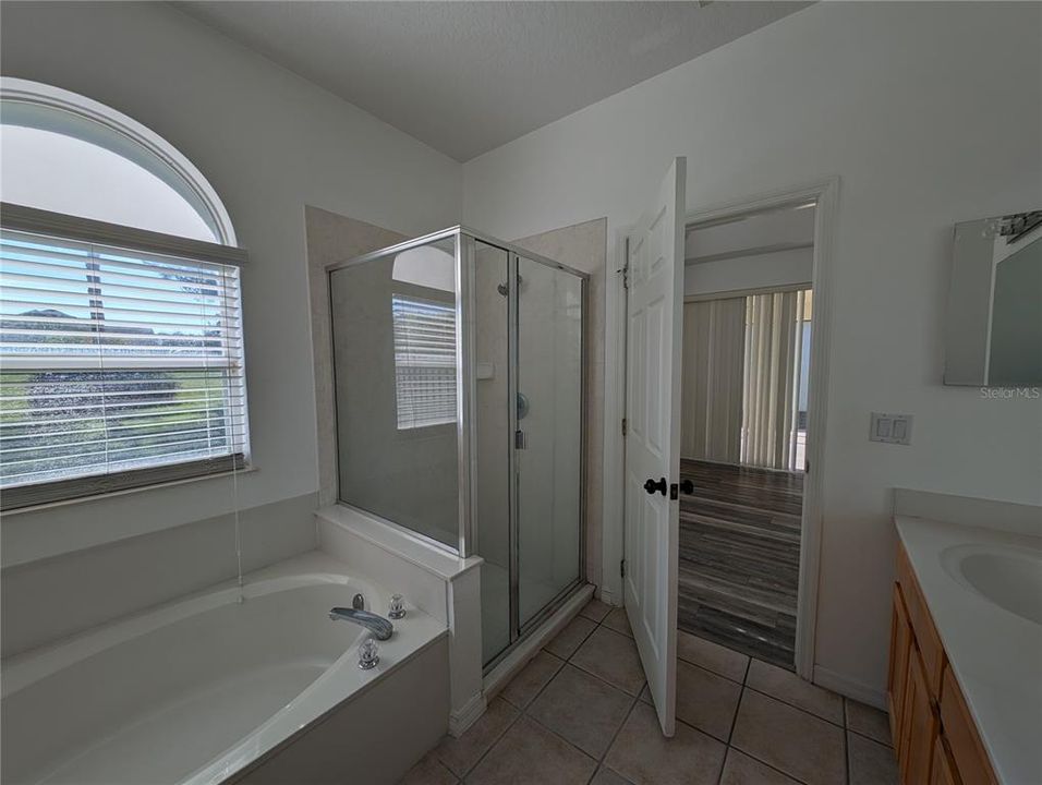 For Rent: $2,500 (3 beds, 2 baths, 1578 Square Feet)