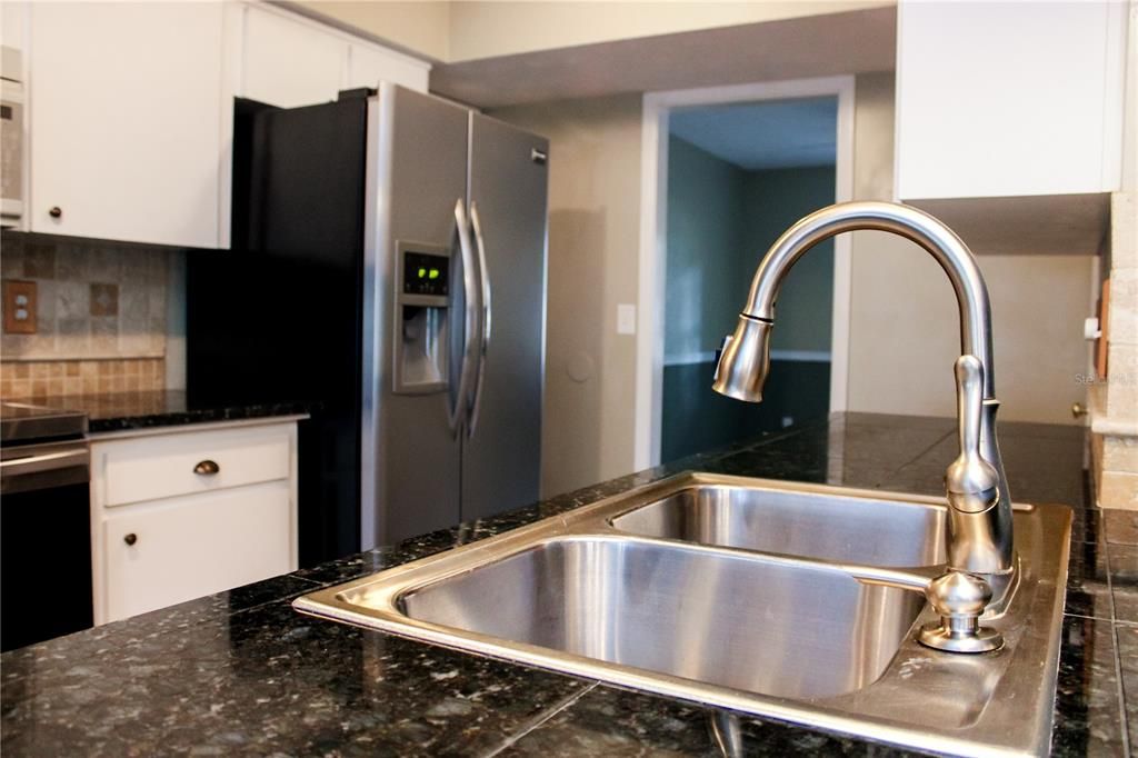 For Sale: $425,000 (3 beds, 2 baths, 1860 Square Feet)