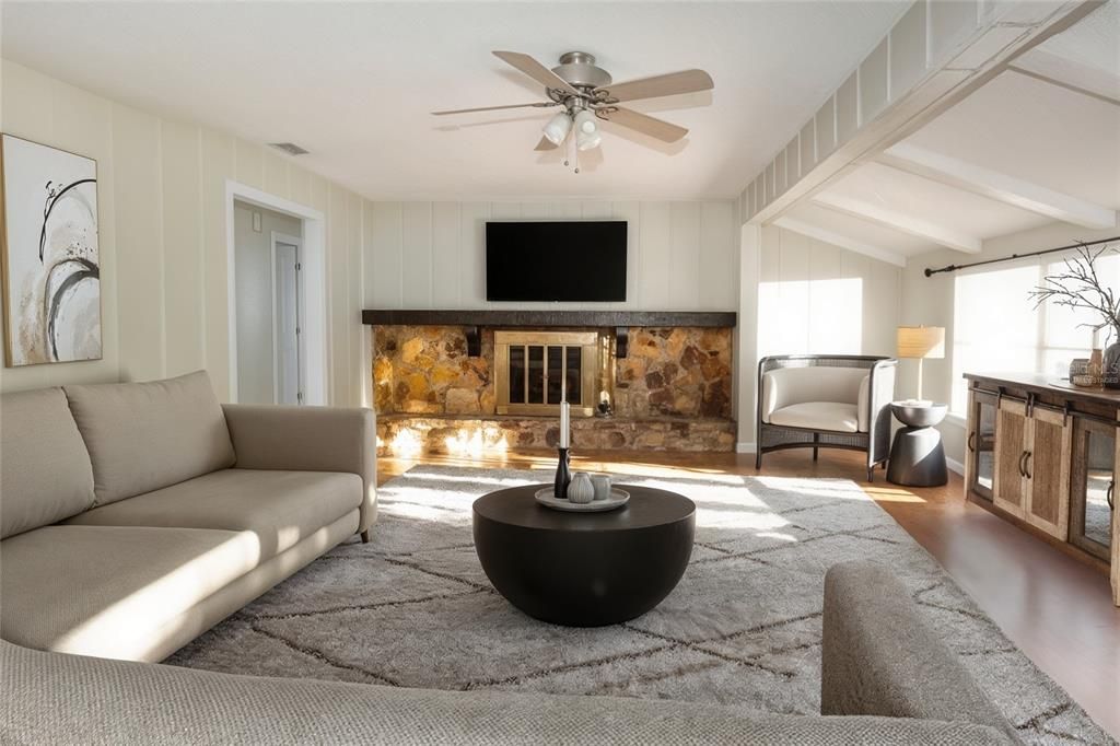 For Sale: $425,000 (3 beds, 2 baths, 1860 Square Feet)