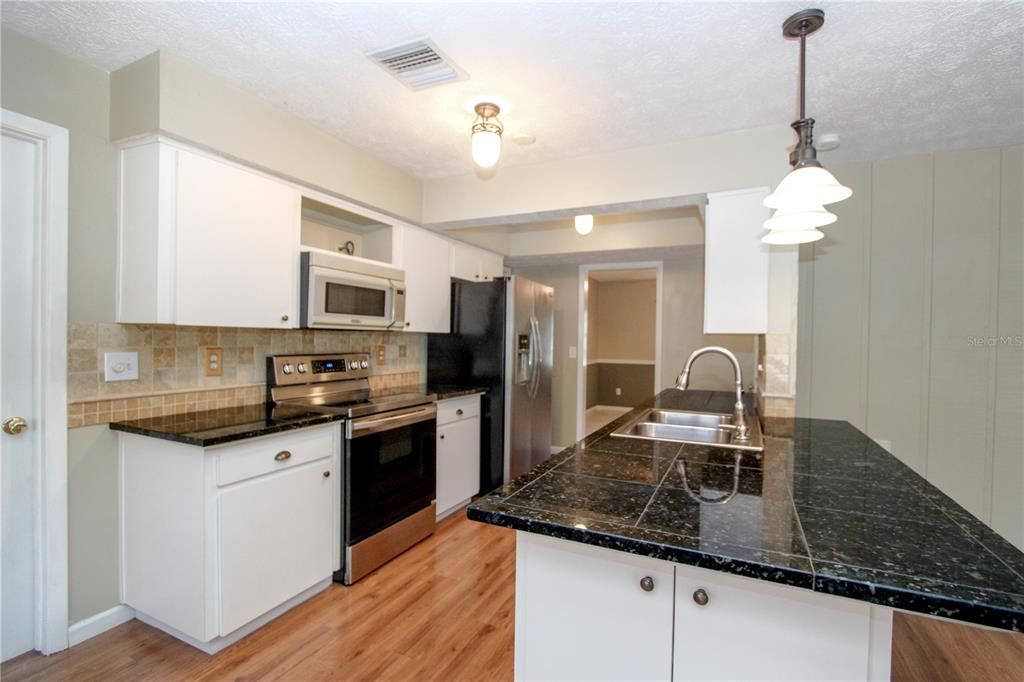 For Sale: $425,000 (3 beds, 2 baths, 1860 Square Feet)