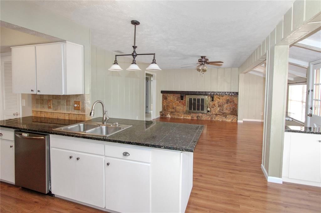 For Sale: $425,000 (3 beds, 2 baths, 1860 Square Feet)