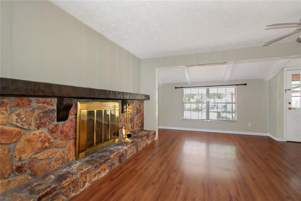 For Sale: $425,000 (3 beds, 2 baths, 1860 Square Feet)