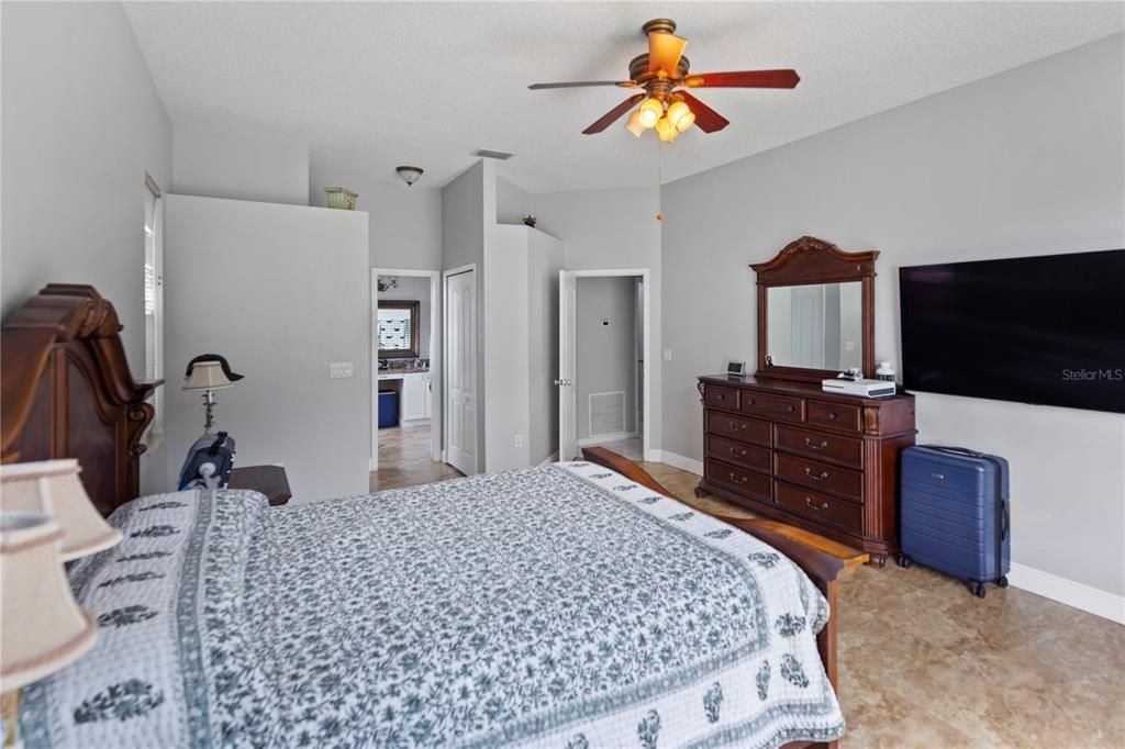 For Sale: $414,900 (4 beds, 2 baths, 2129 Square Feet)